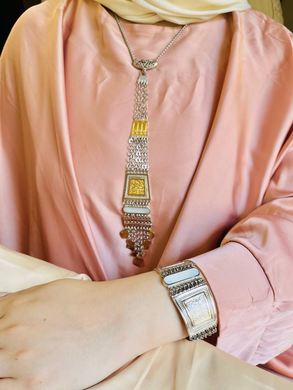 Heritage Elegance – Silver & Gold Plated Arabic Shell Jewelry Set