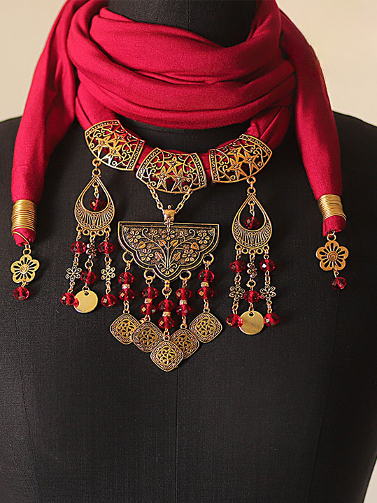 Desert Ember – Bedouin-Inspired Gold Pendant Necklace Scarf with Crimson Wrap