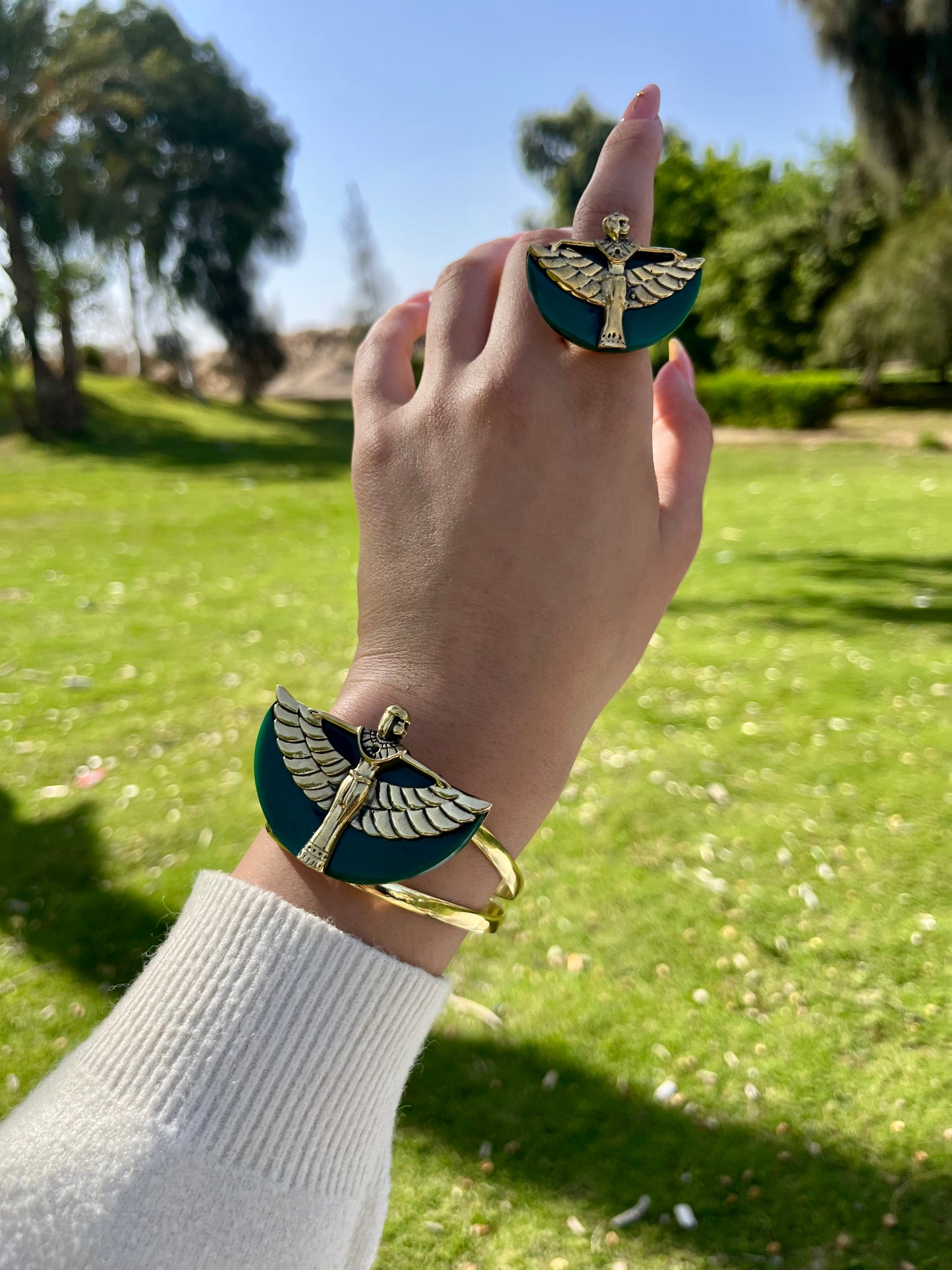 Isis of Egypt Set – Symbol of Protection & Rebirth