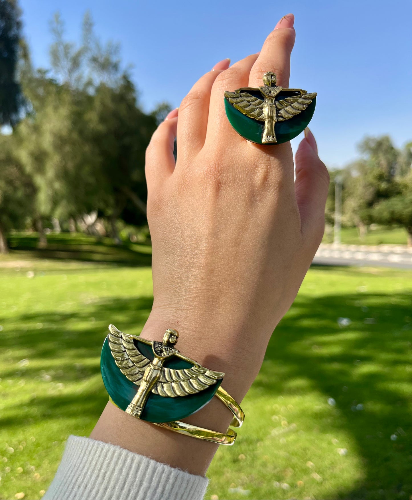 Isis of Egypt Set – Symbol of Protection & Rebirth