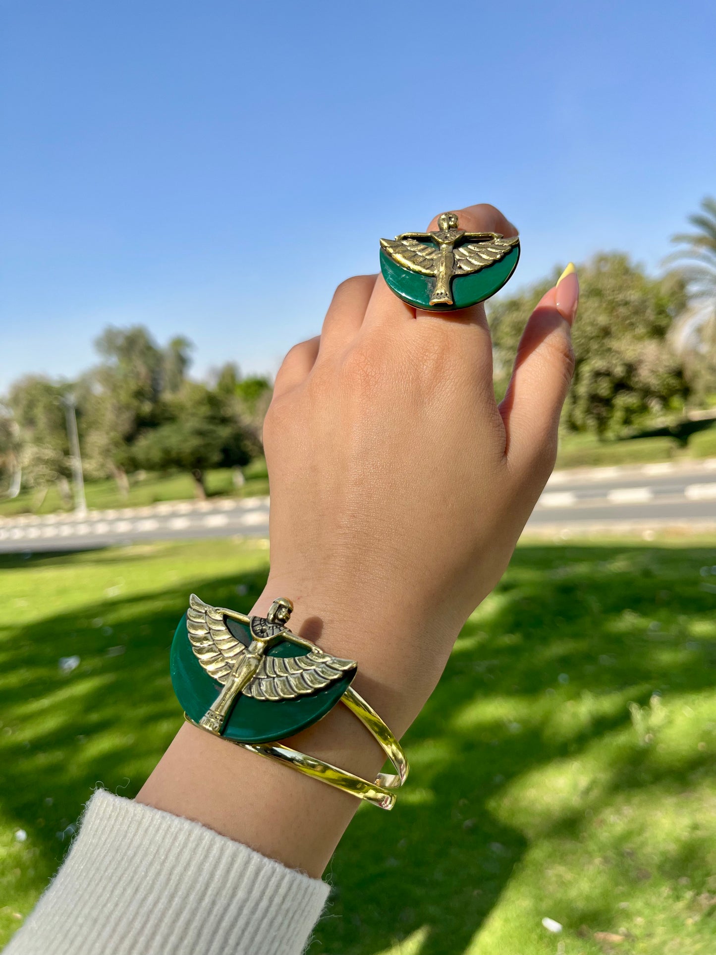 Isis of Egypt Set – Symbol of Protection & Rebirth