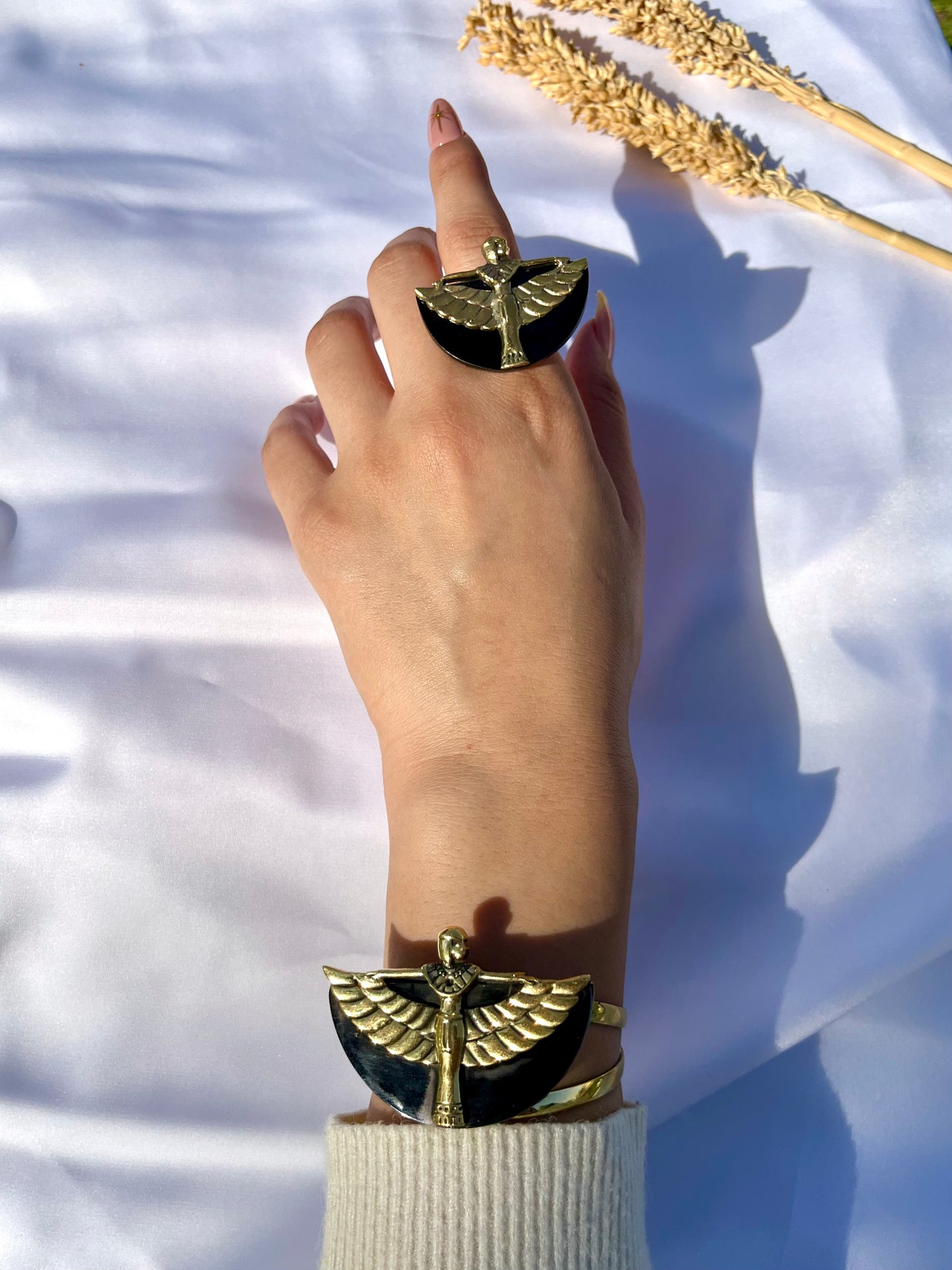 Isis of Egypt Set – Symbol of Protection & Rebirth