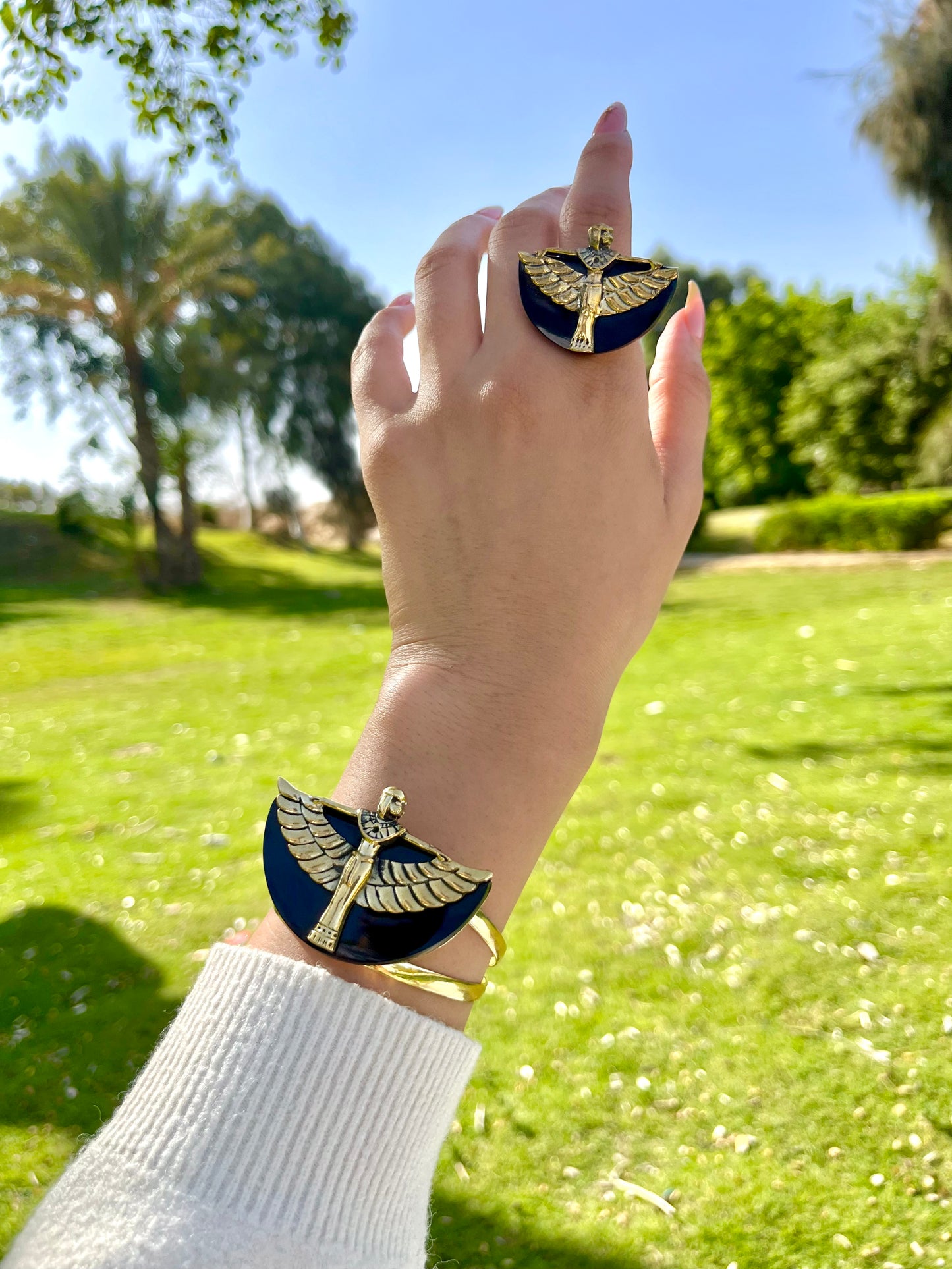 Isis of Egypt Set – Symbol of Protection & Rebirth