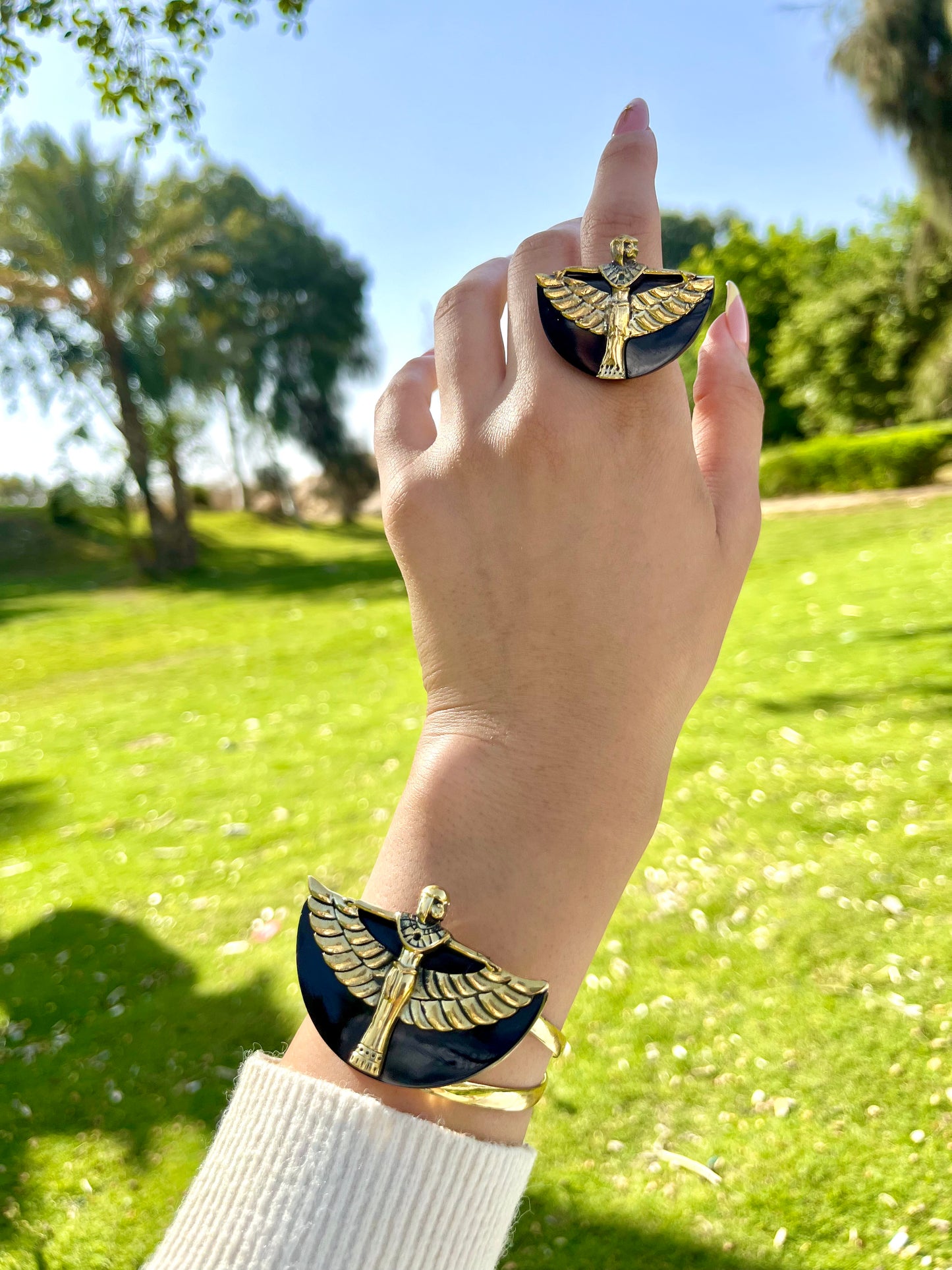 Isis of Egypt Set – Symbol of Protection & Rebirth