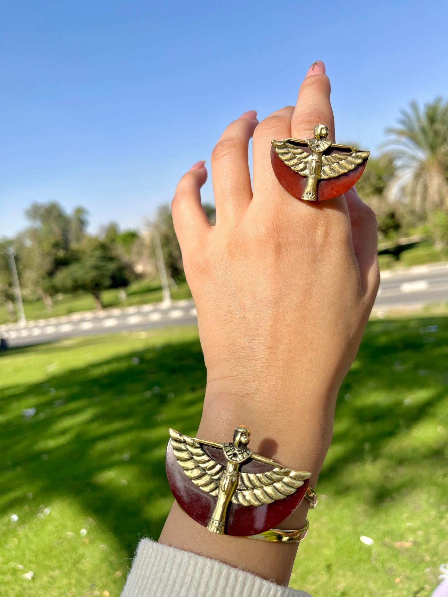 Isis of Egypt Set – Symbol of Protection & Rebirth