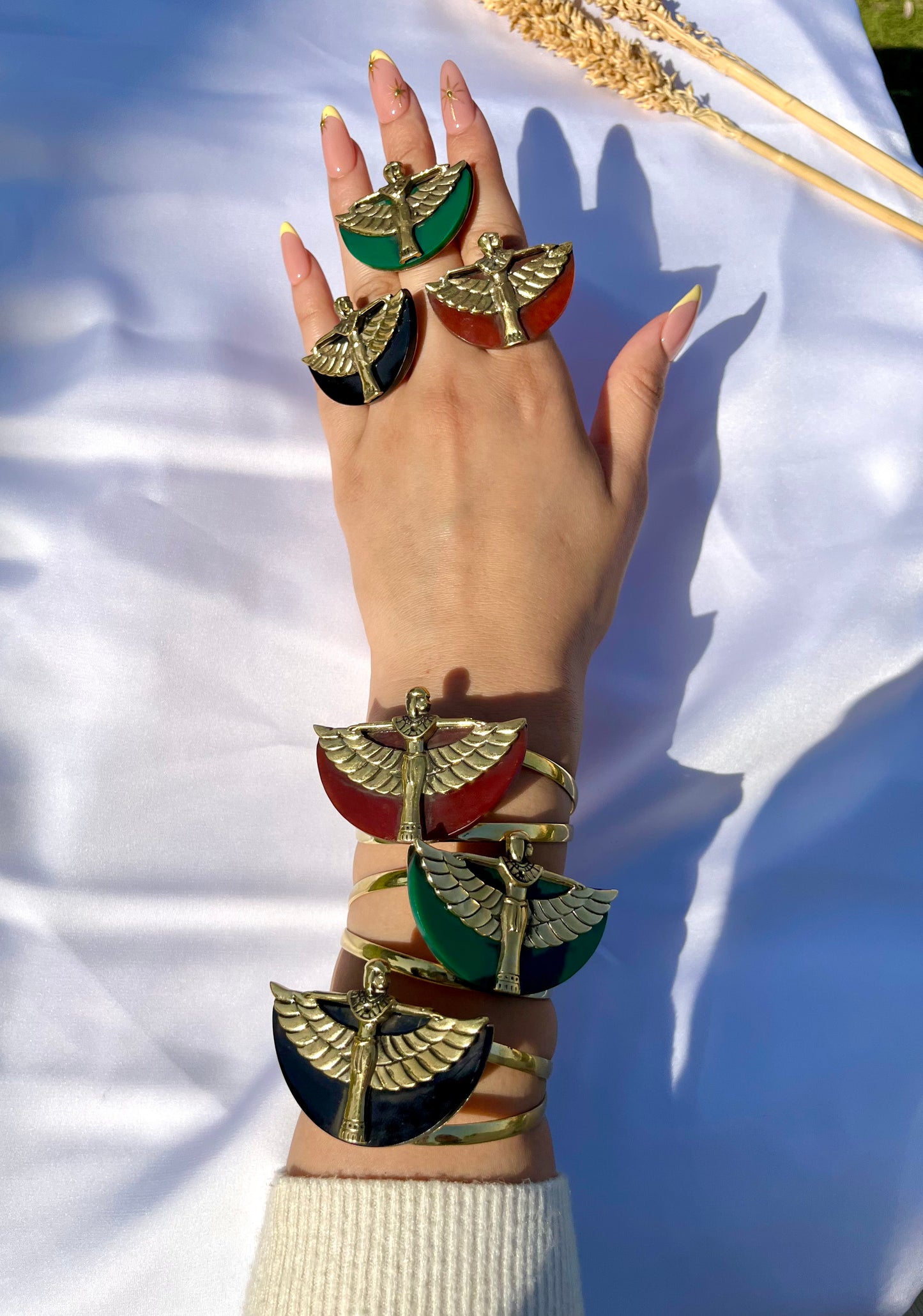 Isis of Egypt Set – Symbol of Protection & Rebirth