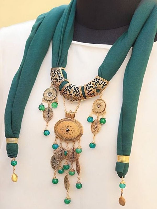 Emerald Dunes – Bedouin-Inspired Gold Pendant Necklace Scarf with Green Beads
